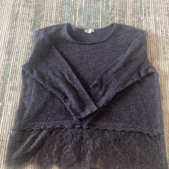 Eyeshadow Thin Sweater with Lace - Picture 6 of 13